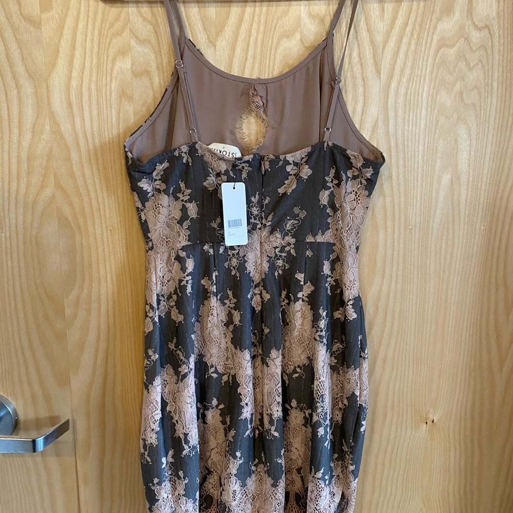 Bobbles and lace dress - Picture 2 of 3